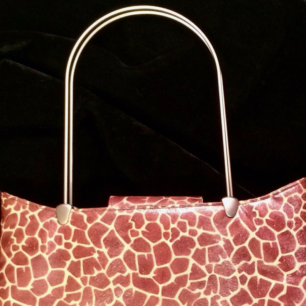 Elaine Turner Giraffe Print Bucket Tote - Picture 3 of 8